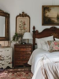 When combining vintage and modern designs, one can come up with a bedroom style that is both unique and eclectic. Mixing antiques with modern décor can be a chic and classy look. You may also try using old-style accessories like mirrors, lamps, and artwork to make the atmosphere more weird and tribal-like.