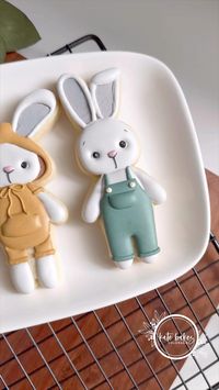 I might have a steady hand to decorate cookies, but taking videos is a whole different story sometimes 🤦🏼‍♀️ I only took one shot of these cuties, but I had to share, shaky hand and all 🤍 Cutters coming in May ! #eastercookies #bunny #bunnycookie #easterbunny #easterbunnycookies #easterbasket #easterbasketcookie #basketcookies #springcookies #customcookiecutter #customcookie #sugarcookies #royalicingart #royalicing #royalicingtransfers #cookiesofinstagram #designercookies #sugarcookiesofin...