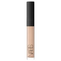 Iconic for a reason. Discover Radiant Creamy Concealer; the #1 best-selling prestige concealer in the U.K.* It brightens. Corrects. Perfects. All day long.  Coveted by artists and non-artists alike for its long-lasting, luxurious and luminous finish; one swipe delivers 16-hour perfection for all skin tones. Glide on to instantly disguise blemishes, fine lines and signs of fatigue. Enriched with hydrating ingredients to plump. Powered by Light Diffusing Technology to blur imperfections.  With med