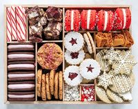 Love cookie boxes this year! #fareloom #cookieswap #bakeswap #decisivecravings #sharingfoodbeautifully #christmastraditions