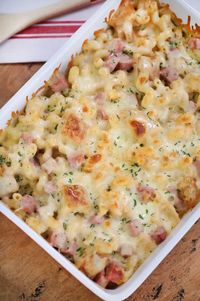 Chicken Cordon Blue Casserole has all the delicious flavors of the famous classic French recipe, without all the fuss. Made with chicken, cheese and ham. #chicken #casserole #cordonbleu #sweetandsavorymeals #casserolerecipes