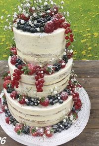 Fototorte, Torte, Thementorte, Hochzeitstorte, Herztorte, Herz, Erdbeerherz, Erdbeeren, Fondant, Naked Cake, Semi Naked Cake, Beeren, Früchte, Artic White, Buttercreme, Hochzeit, Bielefeld, Minden, OWL, Bückeburg, Nascherei