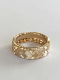 For Sale on 1stDibs - Dalben design 18 k yellow gold unisex band ring 'millerighe' handmade engraved . Height band 7,5 mm Ring size 10 3/4 US , 64 EU. The ring is completely