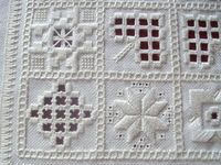 Détails coeurs en hardanger, barettes et motifs