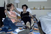 USA Photo of Sid VICIOUS and Paul COOK and SEX PISTOLS Paul Cook Sid Vicious posed in hotel room on final tour