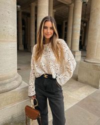 S h a r o n 🍋 on Instagram: "CRUSH pour ce top en crochet 🤍✨ . . . . . #paris #falllooks #crochetaddict #zaraoutfit #zarahaul #blackandwhitestyle #palaisroyal #londonstyle #fallfashion #discoverfashion #femfeed #beigefeed #bouclejacket #explorepagenotice #zarainfluencer"