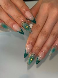 #GoldGreenNails #ElegantNails #NailArt #GoldNails #GreenNails #LuxuriousManicure #FestiveNails #GlamNailDesigns #GoldAndGreen #StylishNails