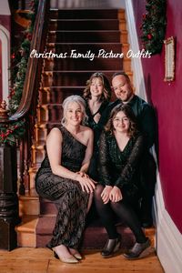 Looking for matching Christmas pictures family outfits inspiration? We went for black and dark green this year. Playing between velvet dresses and sequin, silky shirt and a lot of sparkly outfits. Family Photographer: @genenevieva