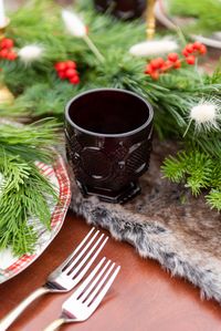 Festive Wedding // Holiday Wedding // Christmas Wedding // happy holidays // holiday wedding design // festive wedding design // Winter groom // groom fashion // velvet jackets #winterweddingdesign #happyholidaywedding #christmaswedding #tabledesign #festivetable