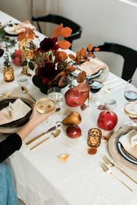 We've styled a Thanksgiving table inspired by seasonal florals and autumnal elegance. Plus, we've put together your menu, playlist, and a fun DIY element.