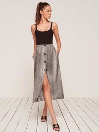 Yet another easy Ref number you probably need. This is a midi length skirt with a fitted waist, center front buttons and pockets at the side seam.