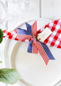 With the summer season in full swing, now is the time to break out your patriotic decor for an Americana-themed party. Come along, as I take you to my patio and show you a few of my favorite decorative details including stars, stripes, and anchors.