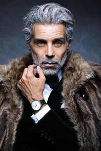 The Silverfox model Orlando looks gorgeous in this fashion portrait of Ivan Weiss.london photography. With his elegant classy dandy outfit he shows us how great men can look with gray hair. Orlando will represented by DC models / men.