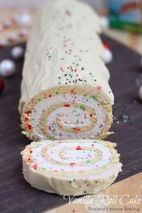 Vanilla Roll cake - by Roxana's Home Baking -- http://www.roxanashomebaking.com/christmas-vanilla-roll-cake-recipe/