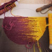 Love irregular hatching in tapestry weaving to blend colours.