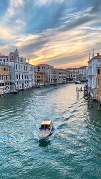 #italy #italytrip #venice #travel #travelessentials #traveling #travelinspo #inspiration #inspo #italian #holiday #summer #photography #photoinspiration #river #nature #venice #boat