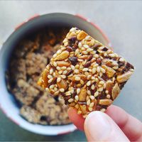 Recipe: How To Make (Plastic Free + Zero Waste) Seed Crackers | Treading My Own Path | Zero Waste + Plastic-Free Living