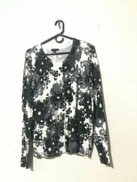 George Size L 12 - 14 Floral Gray Black Cream Cardigan Sweater Women 18% nylon 82% rayon Measurements: Chest 19 inches arm pit to arm pit Length 25 inches shoulder to hem