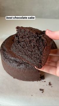 The best chocolate cake from Baking Envy! Recipe via link 🍫