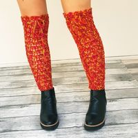 These Spicy Socks are so versatile! You can wear them up or down, with boots or not. You can follow this pattern no matter if you want to make ankle socks, longer socks or over knee socks. Either way, they are so cute and fun to make. Design:  Catalina Ungureanu / By Katerina. Difficulty level: Beginner. Sizes: Women EU 37, 38, 39, 40. Crochet hook: 3.5 mm (US size e). #hobbiifriends #hobbiispicysocks #hobbiihappyfeet