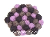 DROPS Technique Tutorial: How to make felt a hot pad with small balls