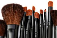 Site shares 7 different Makeup Brush Cleaner Recipes along w/ Maintenance Tips