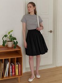 This is a minimal and feminine skirt by AMONG that is made out of high quality and sturdy material. With distinctive mood of the design and comfortable wear, you can style it for your casual daily outfit.- Pleats detail and midi length- Slim waistline and flared silhouette- Minimal and feminine mood