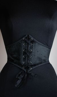 Do you like corsets but also like to feel comfortable in your clothes? This belt is made for you! This is an elastic waist cincher, made of quality black velvet. Steel bones on the front of the belt provide support and give the illusion that it is a real corset. The sturdy elastic that makes up the back of this accessory allows for greater support than a classic belt and will adapt perfectly to your waist. Handmade item in France (and with great care :) )