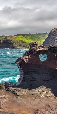 Heart-Shaped Rock in Maui! Click through to see 27 of the most incredible places in Hawaii!