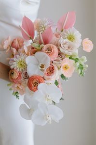 How gorgeous is this modern tropical wedding bouquet featuring white phalaenopsis orchids along with blush and soft coral touches! PC: @MeliaLucida Planning: @katyeroberts Bouquet: @bellabloommaui