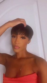 VoiceOfHair ®️ on Instagram: "It’s all in the cut 😍✂️ Gorgeous bowl cut by @therarebeautyboutique on @kaelynskloset ❤️ Are you bold enough to make the big chop? 🙋🏾‍♀️ If you’re obsessed with healthy hair click the link in our bio🛍 #voiceofhair⁣ #oaklandhairstylist #shorthairdontcare #pixiecut #bowlcut #mushroomcut"