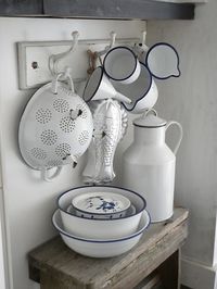 I LOVE enamelware!