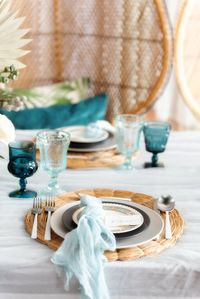 Winter Boho Inspiration // wedding inspiration // winter wedding ideas // winter wedding design // boho style // boho wedding // boho inspiration // design your boho wedding #winterbohowedding #weddinginspiration #designgallery #bohoweddingtable #winterblues