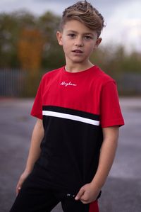 Relaxed Fit Cut and sew panel across chest Contrast white stripe across the chest Mayhem signature embroidery in the centre 95% cotton 5% elastane Model is 9 years old, 130cm and wearing size 9-10