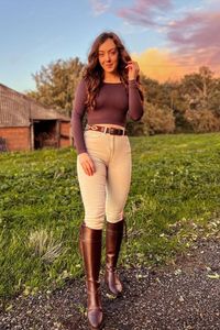 #fairfaxandfavor #fairfaxandfavorlifestyle #boots #leatherboots #superdry #pampeano #pampeanolife #sunsetlovers #eveningsun #fridayevening #fridaynight #weekendishere #weekendmood #countrygirl #countrystyle #countryfashionbloggersuk #countrysidelife #englishcountryside #britishcountryside #countryliving #countrysidelife #inthecountry #farmlife #countryclothing #brunettegirl #countryhome #norfolk #countrysideandfarmlife #highwaistjeans #home #countrysideviews