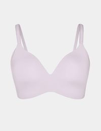 Achieve the perfect lowcut look with our wireless plunge bra. Enjoy extra coverage, eliminate side boob, and revel in comfort and confidence all day. Embrace luxury like never before – click now!