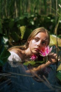 Girl in the lake, fotoshoot in the water