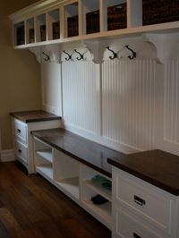 Can we agree this may be The Perfect Mudroom set up?