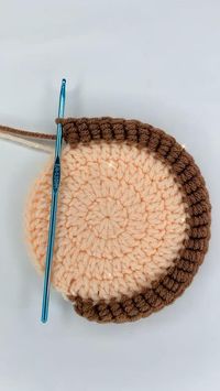 Transform your crochet projects with our easy circle border tutorial! 🌀 A big shoutout to the creative @createbyk for the inspiration. Click ‘Visit’ to explore another surprising free crochet pattern tutorial.