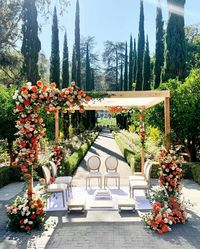 This definitely makes into our list of best mandap designs ever ♥️ ​Isn't this decor perfect for an #intimatewedding?