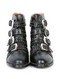 Inspiration ideas cosy booties - black buckle flat boots- easy to wear in all seasons