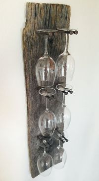 Love the simpliness of this reclaimed wood wine glass rack. Would be a perfect housewarming gift, birthday present for the wine enthusiast friend ot just for yourself! #wine #winerack #homedecor #kitchen #interiordesign #etsy #ad #shopsmall #smallbusiness - #decoracion #homedecor #muebles