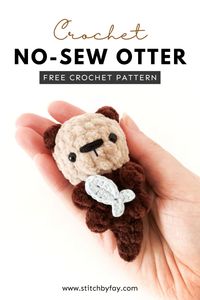 Crochet otter pattern free - this no sew crochet otter pattern is quick, cute and otterly adorable! This easy amigurumi otter works up in under an hour using plush yarn making it perfect for markets, craft fairs and last minute gifts. easy crochet animals l crochet animals free patterns l otter crochet free pattern