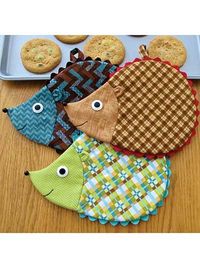 These darling hot pads are perfect for giving even the most boring kitchen a little facelift! Sure to bring a smile to anyone's face, these friendly hedgehogs are super easy, quick to stitch and all-around functional. Pattern pieces and full written ...