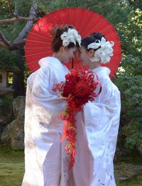 Japan hotel and temple join forces to offer gay and lesbian weddings. Draped in wedding kimonos, standing in a Zen temple built in the 1590s.  According to the deputy head priest at Shunkoin Temple, Japanese buddhism doesn’t have anything against homosexuality (source: Mainichi Shimbun(in Japanese))