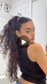 Beatriz Canizares on Instagram: "tutorial do video de ontemmm ✨
#penteados #cabeloondulado #haistyle #inspohair #hairtutorial"