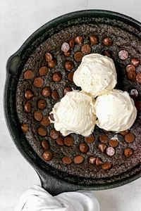 This super rich and gooey flourless brownie skillet recipe is eggless, dairy free, and vegan. Made with real chocolate, almond butter, and apple sauce, this healthy brownie skillet is sure to be your new favorite dessert!