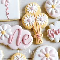 Melissa Wilson on Instagram: "🌼NE . . #Birthday #BirthdayCookies #1stBirthday #1stBirthdayCookies #FlowerCookies #DaisyCookies #DaisyBirthday #Cookies #DecoratedCookies #CustomCookies #CookieArtist #ShopLocal #ShopLocalTulsa #SmallBusiness #TulsaSmallBusiness #TulsaMoms #TulsaEvents #TulsaCookies #TulsaBakery #Tulsa #TulsaOklahoma #OklahomaBakery #Oklahoma #MelBakesTulsa"