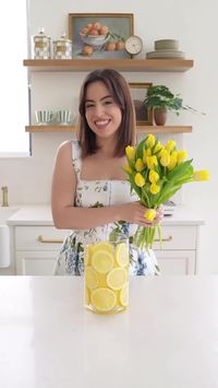 Unique Citrus Flower Arrangements 🍋🍊 how cute are these for Spring and Summer? You can use your imagination to create endless possibilities, and I only needed one lemon and one grapefruit for these arrangements! Pair them with tulips, baby breath, greenery, hydrangeas, and they’re perfect as centerpieces Click the link to shop!