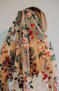 The Rachel Veil - the missing piece to your wildflower wedding! This embroidered veil depicts colorful flowers and stems on light beige tulle. This floral veil is 52 inches wide. This flower veil is made to order. If you need a different length or width please let me know and I will happily accommodate This floral bridal veil comes in many lengths: elbow veil, fingertip veil, waltz veil, chapel veil, and cathedral veil. Bridal cape option: This option comes with a finished edge, I recommend usin